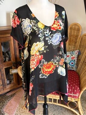 JOHNNY WAS Black Rayon Floral Print Swing Top! Short Sleeve! Two Fabrics! Medium